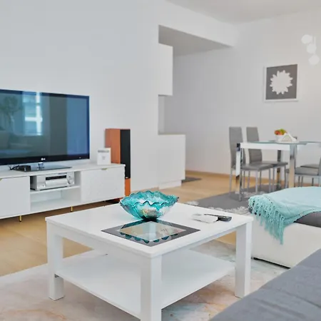 Apartament In Panorama City